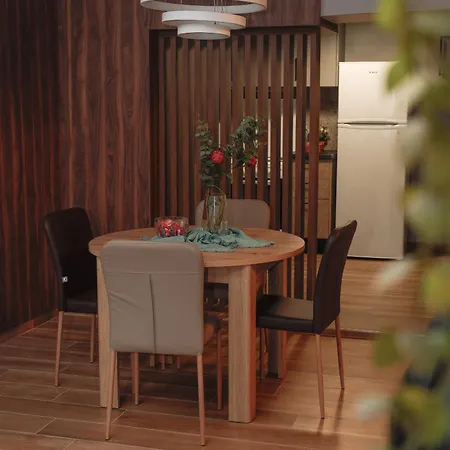 Bebis House Apartmanhotel